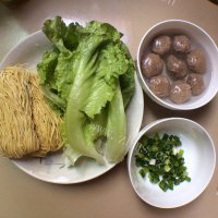 美味的牛肉丸汤面做法图解1)