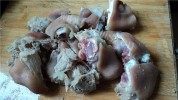美味的猪手焖莲藕做法图解1)