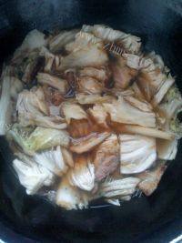 家常菜五花肉白菜炖粉条做法图解10)