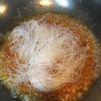 香气浓郁的肉末粉丝做法图解7)