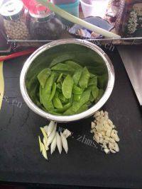 家常菜清炒荷兰豆做法图解2)