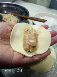 美味的白菜猪肉锅贴做法图解5)