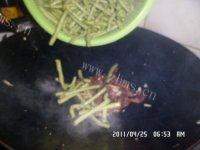 腊肉炒豆角做法图解5)