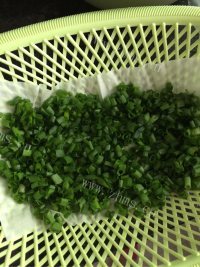 食欲满满的葱油饼做法图解2)