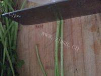 自制芹菜炒豆腐干做法图解2)