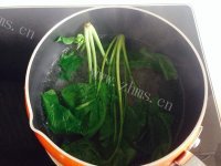 美味的菠菜鱼泥做法图解3)