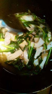 家常菜韭菜炖豆腐