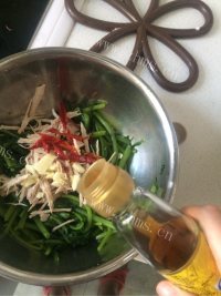 清淡的凉拌茼蒿做法图解5)