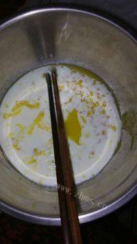 自制原味戚风蛋糕做法图解4)
