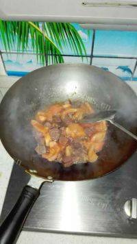 家常菜番茄炖牛肉做法图解8)
