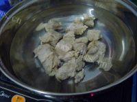 一个人的玉米排骨汤做法图解4)