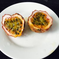 操作简单的百香果果汁做法图解3)