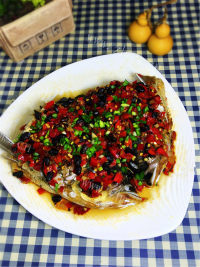 美味的剁椒豆豉蒸鱼头做法图解14)