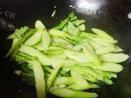 家常菜芥兰炒肉片做法图解8)