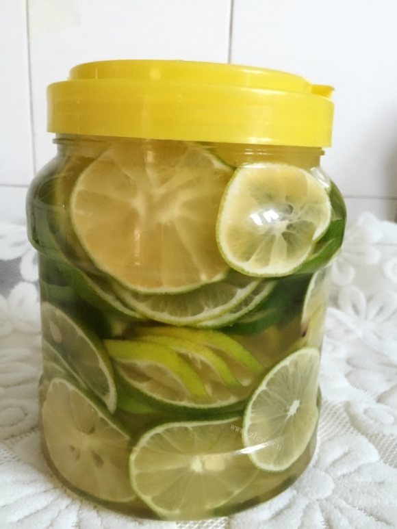 喷香的柠檬蜂蜜茶