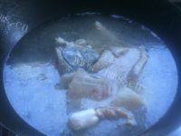 鲜香的鱼头划水粉丝豆腐汤的做法图解六