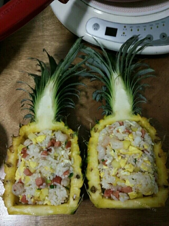 芳香四溢的菠萝饭