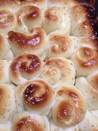 美味的牛奶面包卷做法图解8)