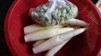家常菜毛豆炒茭白做法图解1)