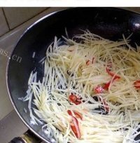 唇齿留香的酸辣土豆丝做法图解5)
