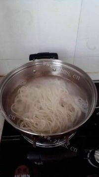 简易的素炒面做法图解3)