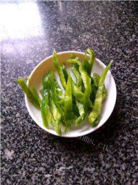简单易做的茭白炒肉丝做法图解2)