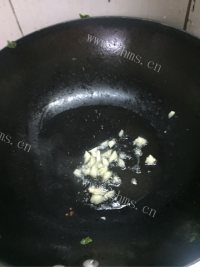 蒜蓉炒菠菜做法图解3)