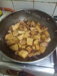 家常菜香芋红烧肉做法图解9)