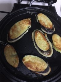 口感丰富的茄饼做法图解8)