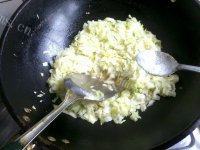 家常菜清炒包菜丝做法图解6)