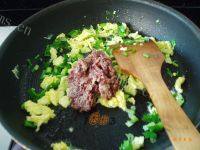 家常牛肉炒果条做法图解9)