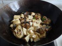 家常鲶鱼炖豆腐做法图解11)