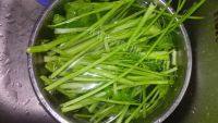 家常菜芹菜香干做法图解1)