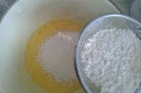 自制蜜豆戚风蛋糕做法图解7)