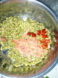 美味的泡豇豆炒肉做法图解2)
