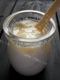美味的蜂蜜酸奶