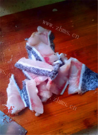 可口石鲷酸菜鱼做法图解2)