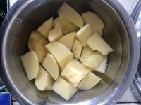 色泽不错的芸豆烧土豆做法图解3)