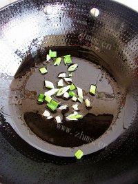蒜苗烧豆腐做法图解2)