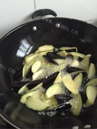 营养丰富的炸茄子做法图解4)