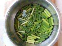 营养美食之蒜薹炒鸡蛋做法图解1)