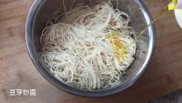美味的豆芽炒面做法图解1)