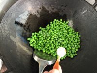 家常菜清炒豌豆做法图解8)