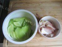 家常菜莴笋炒腊肉做法图解2)