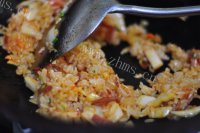 培根辣白菜炒饭做法图解7)