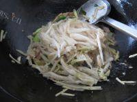 很有食欲的酸菜猪肉炖粉条做法图解14)