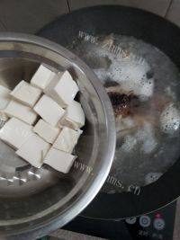 美味的豆腐鲫鱼汤做法图解5)