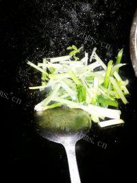 家常菜肉片炒菜花做法图解7)