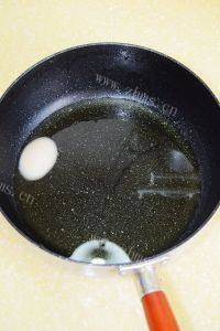美味的安康鱼炖豆腐做法图解6)