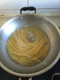 牛肉番茄意大利面做法图解8)